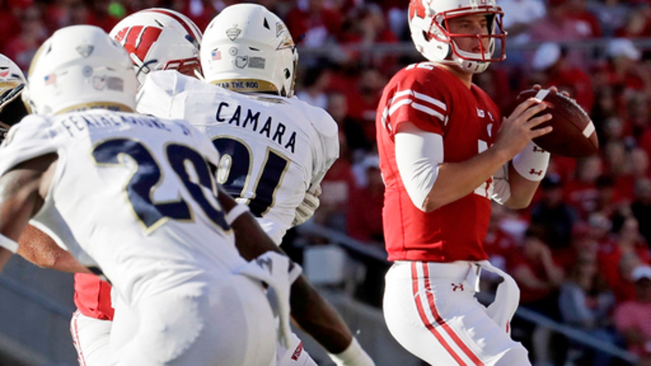 QB Hornibrook cool under 3rd-down pressure for No. 8 Badgers